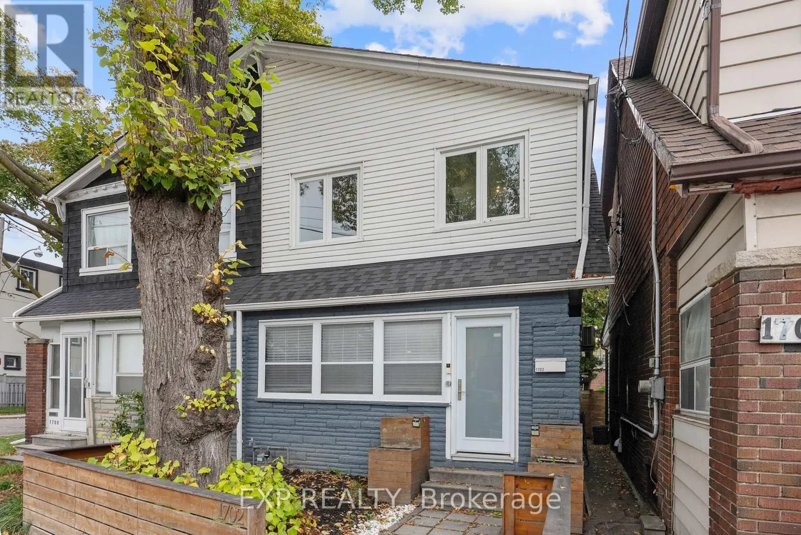 1702 DUNDAS STREET E