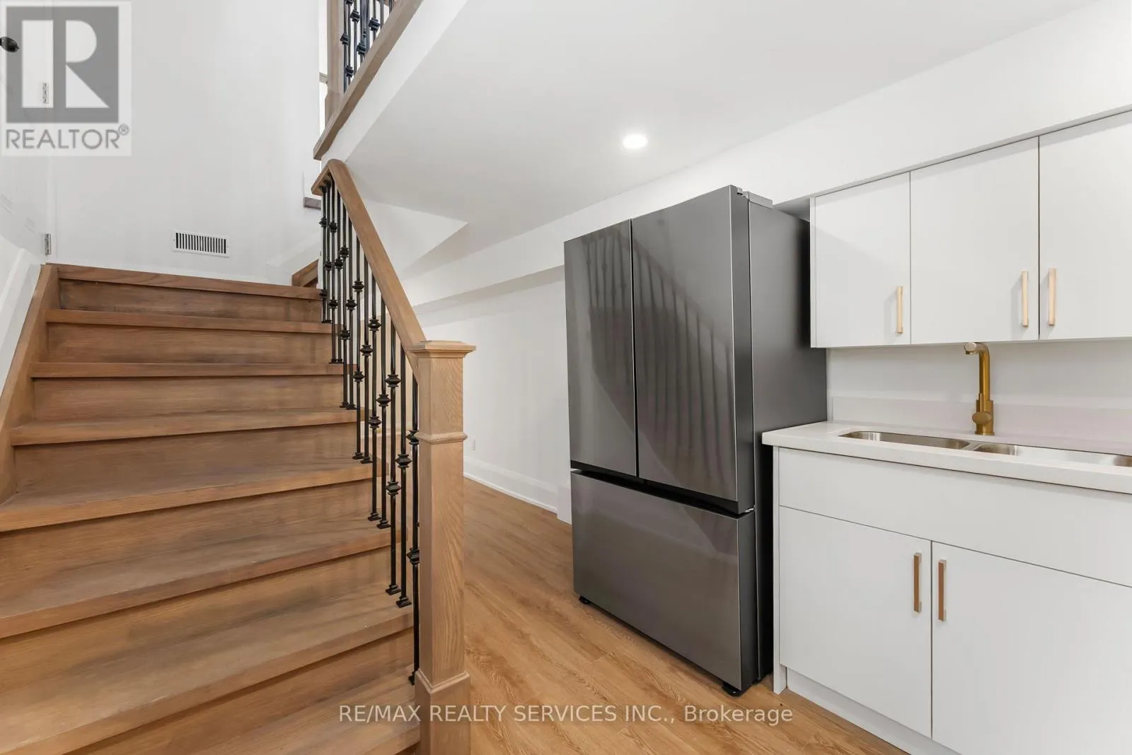 49 GREENDOWNS DRIVE