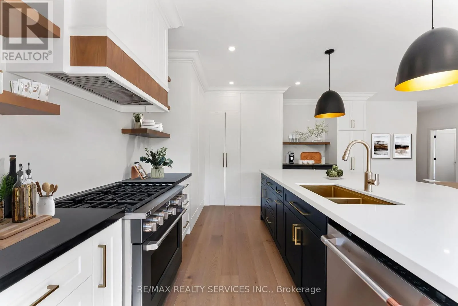 49 GREENDOWNS DRIVE