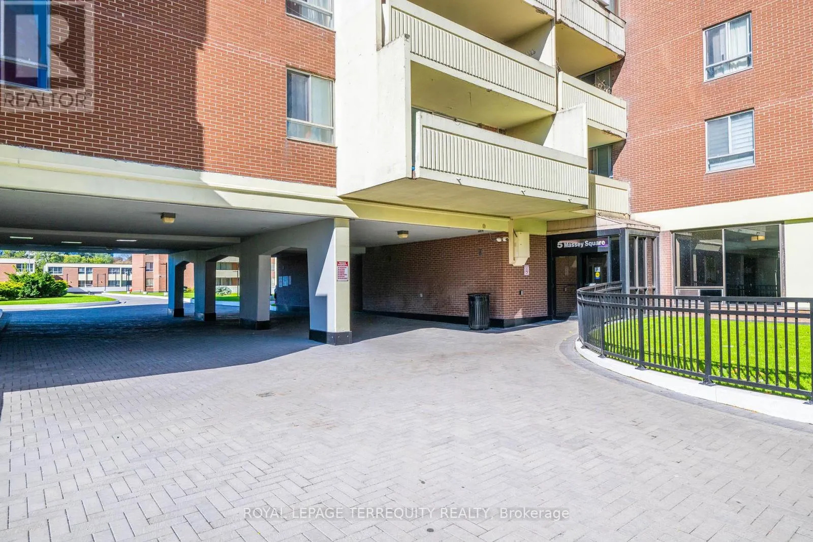 519 - 5 MASSEY SQUARE