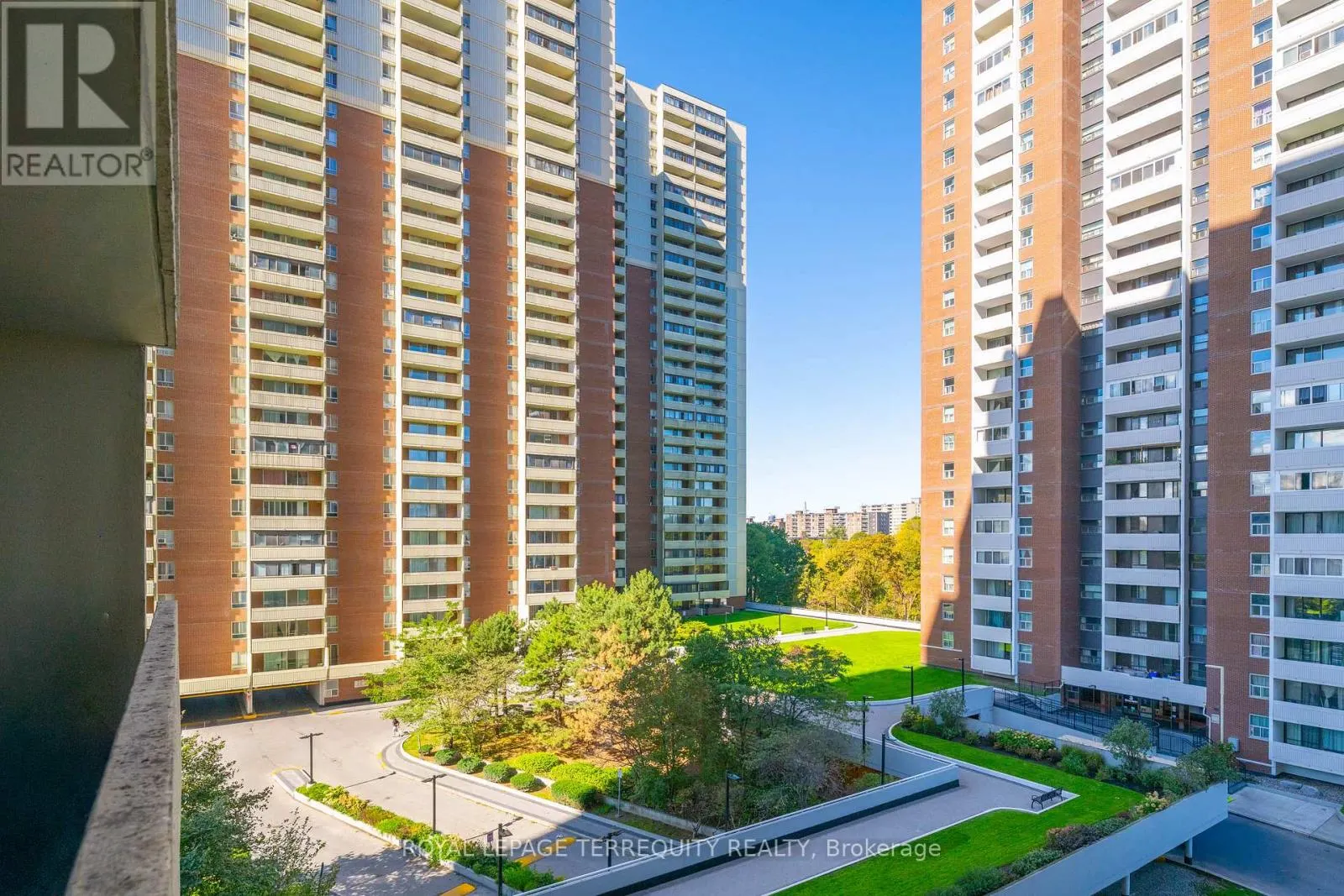 519 - 5 MASSEY SQUARE