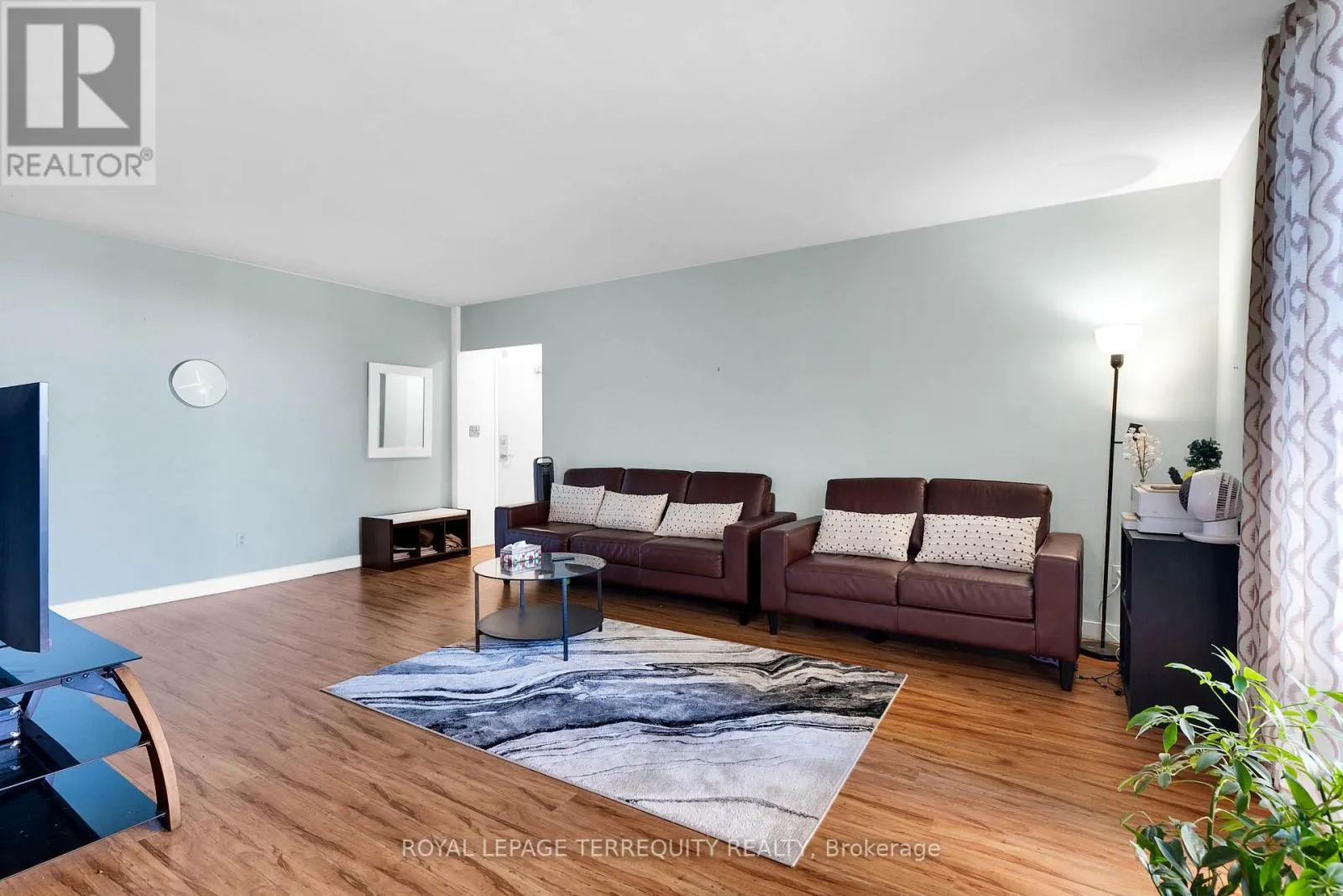 519 - 5 MASSEY SQUARE