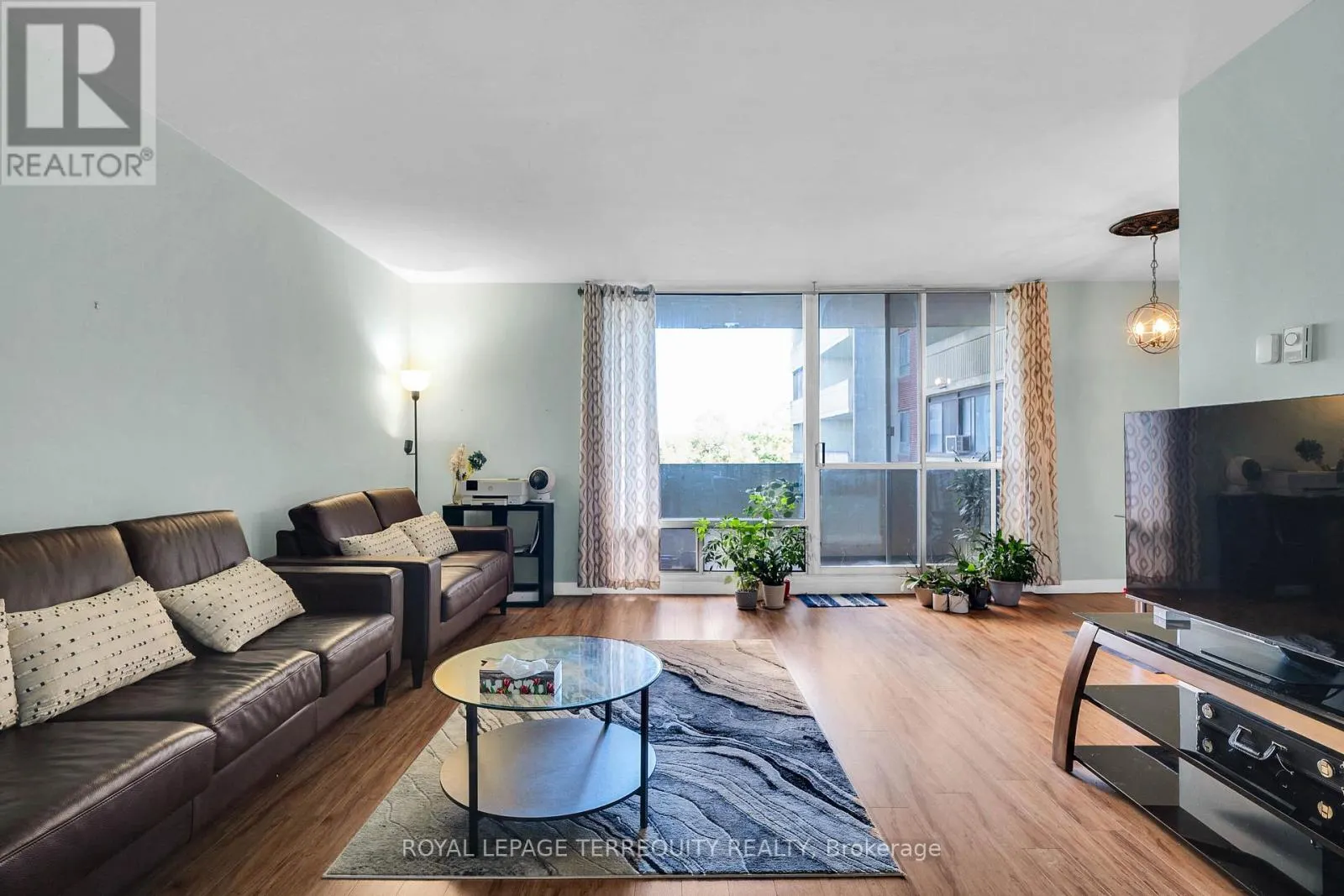519 - 5 MASSEY SQUARE
