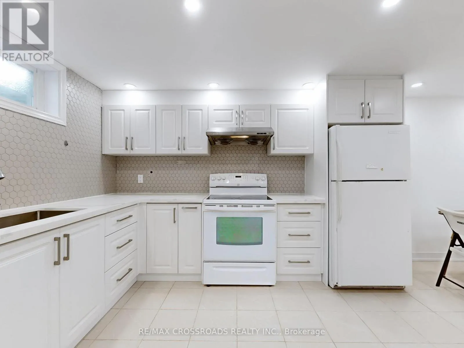 49 KING LOUIS CRESCENT