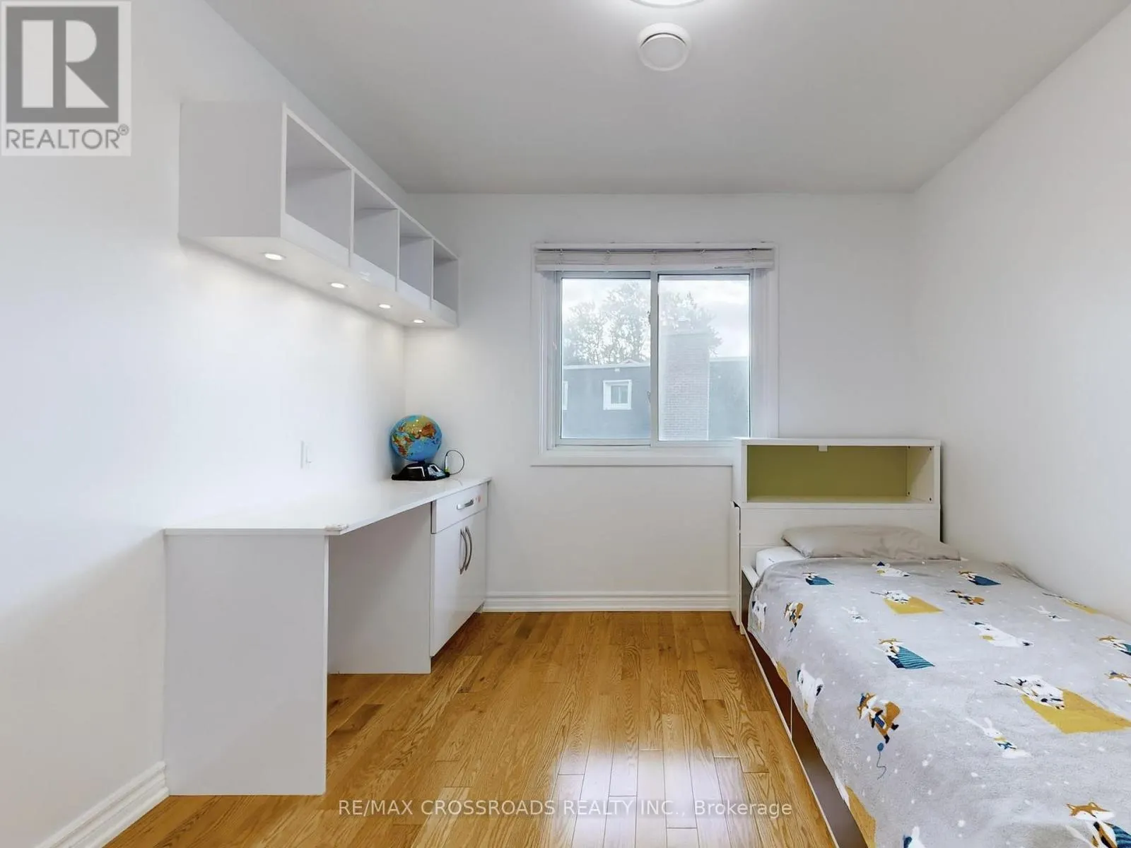 49 KING LOUIS CRESCENT