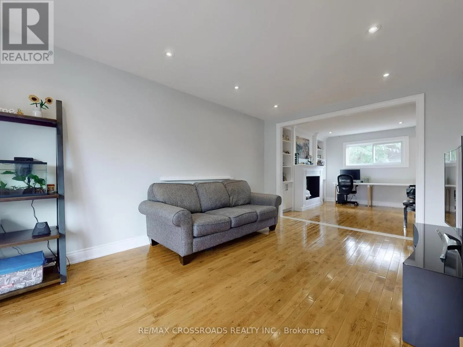 49 KING LOUIS CRESCENT