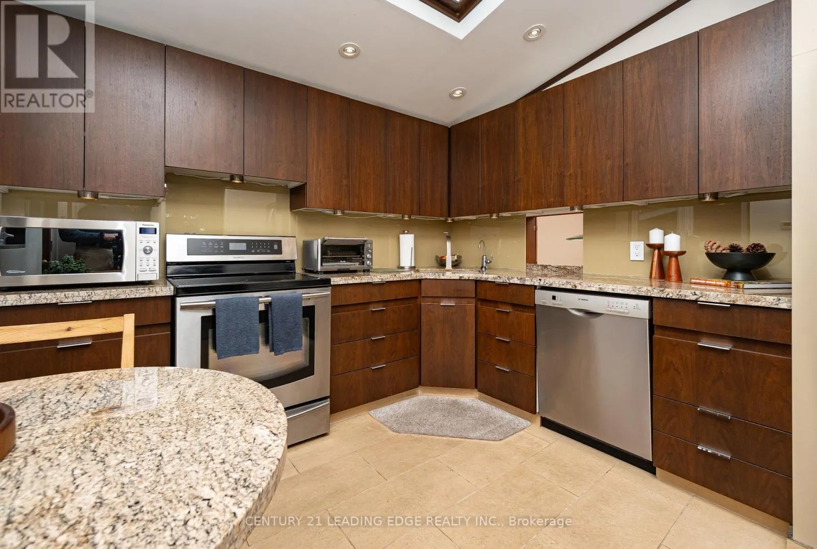 4 ROSSWOOD CRESCENT
