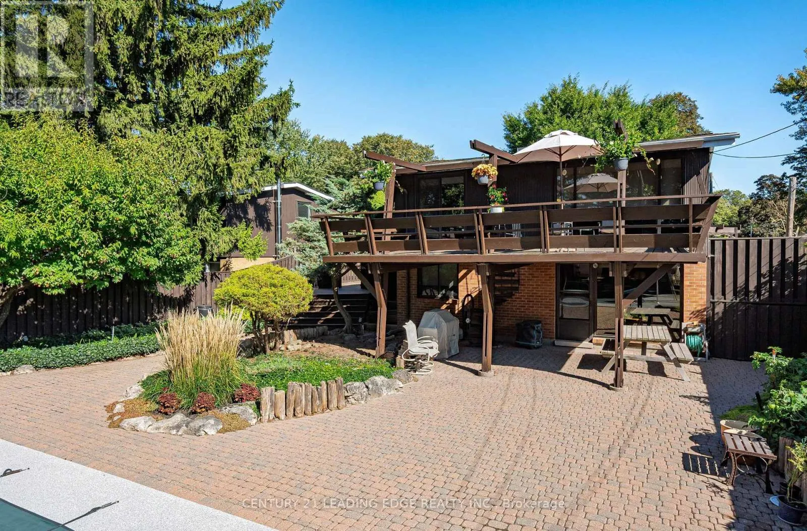 4 ROSSWOOD CRESCENT