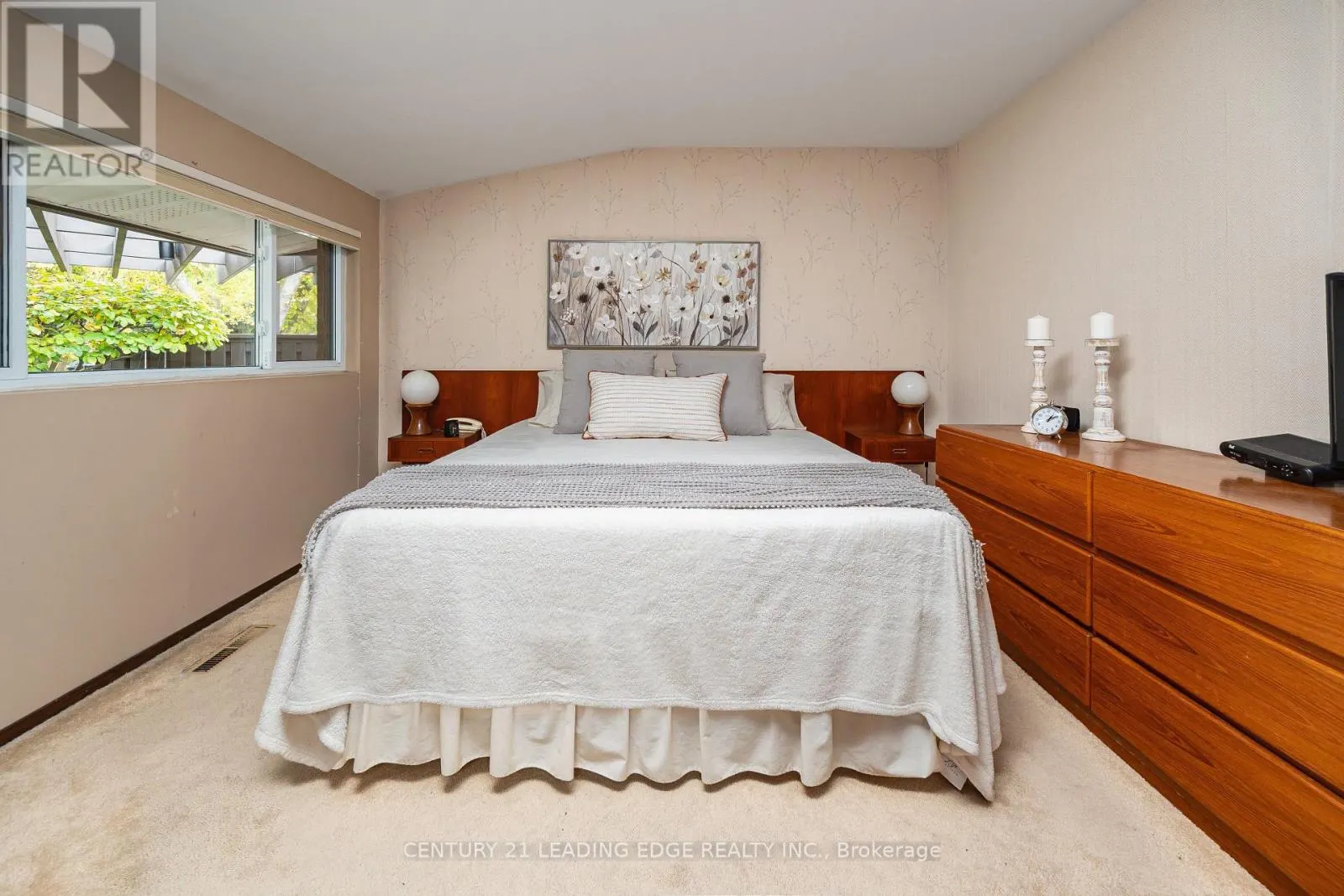 4 ROSSWOOD CRESCENT