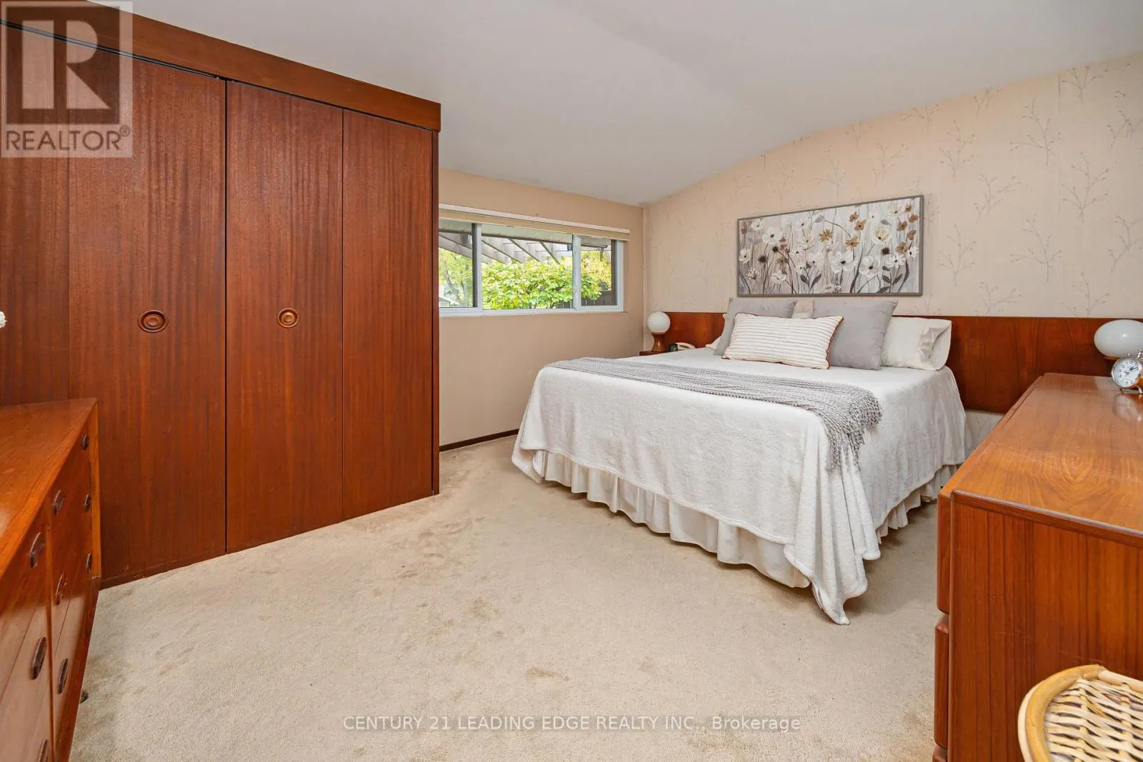 4 ROSSWOOD CRESCENT