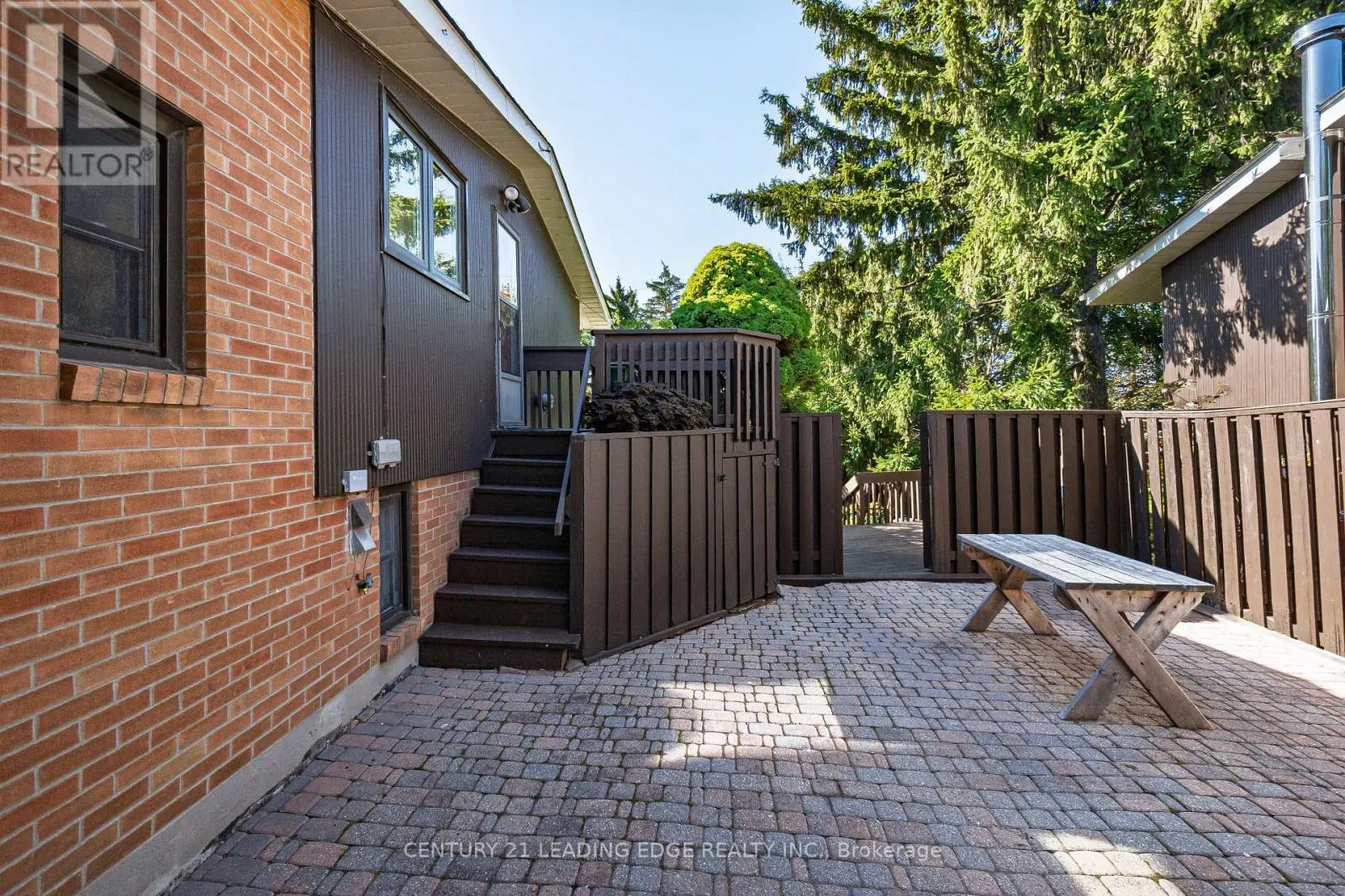 4 ROSSWOOD CRESCENT