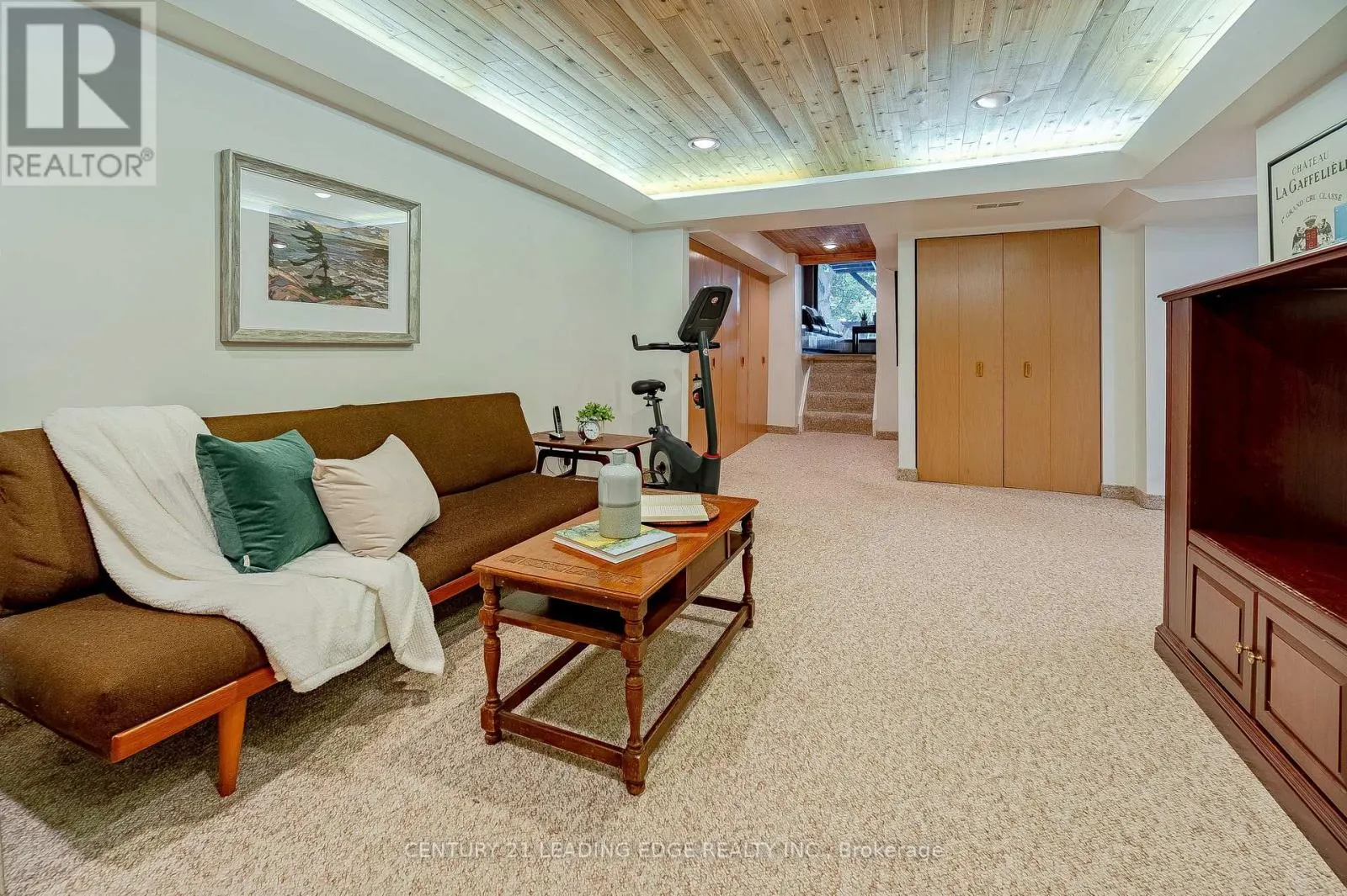 4 ROSSWOOD CRESCENT