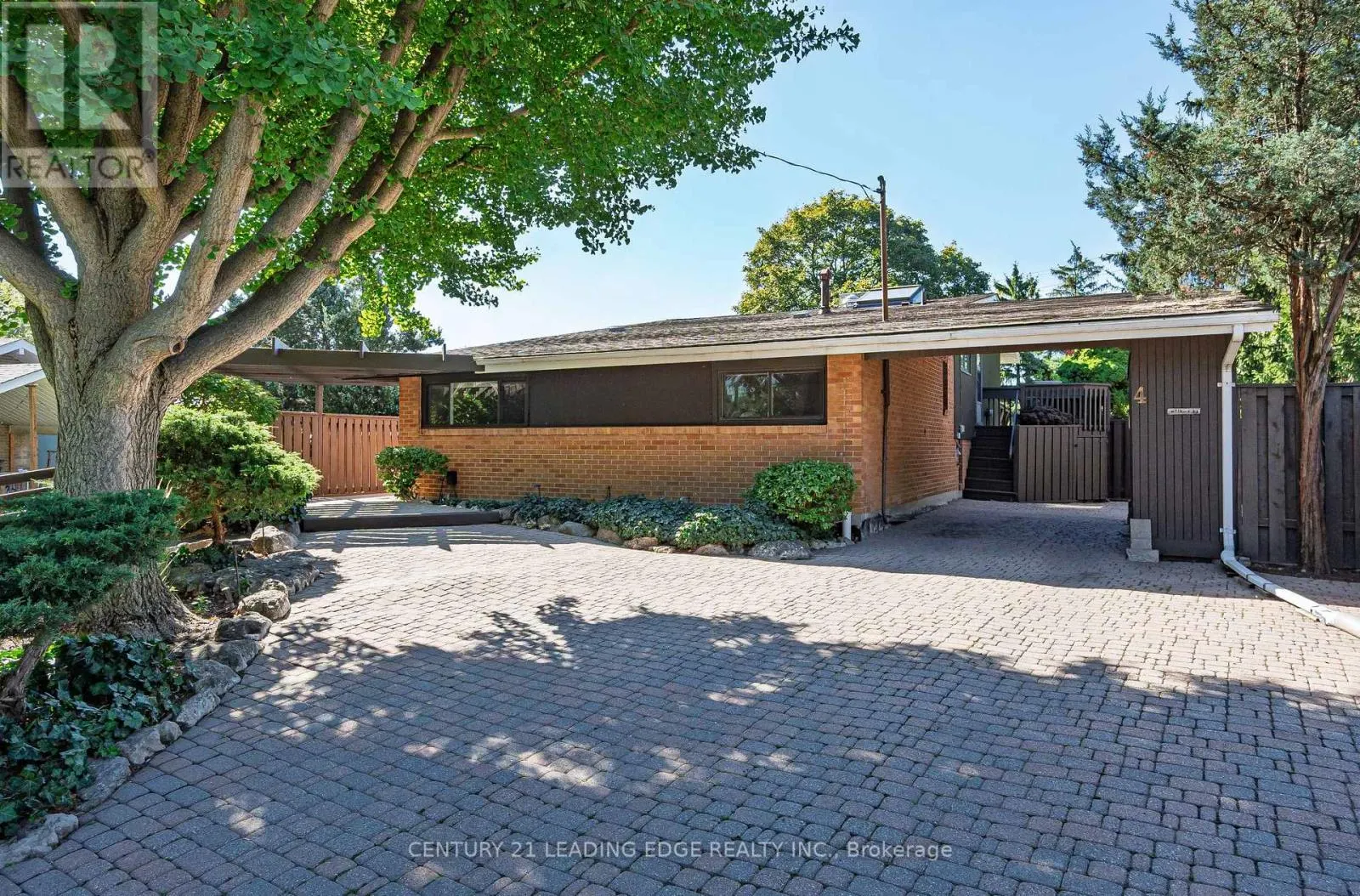 4 ROSSWOOD CRESCENT