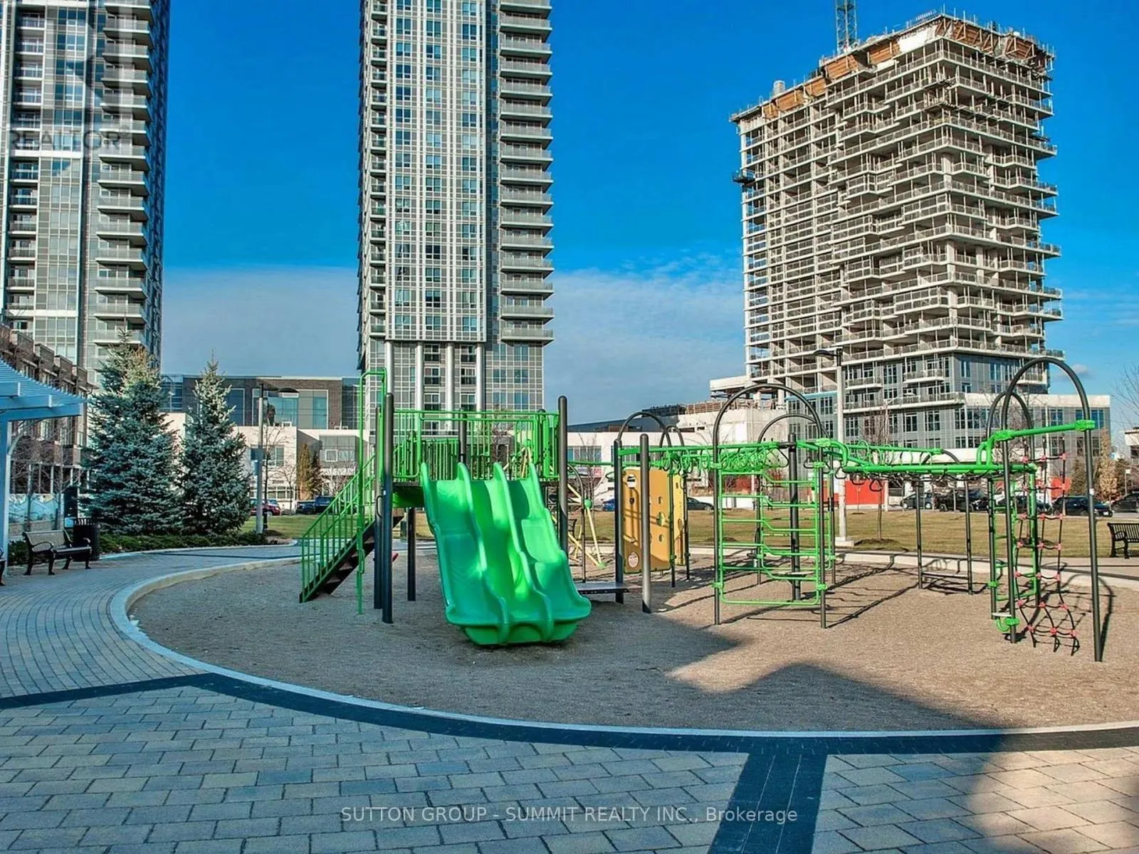 1717 - 275 VILLAGE GREEN SQUARE