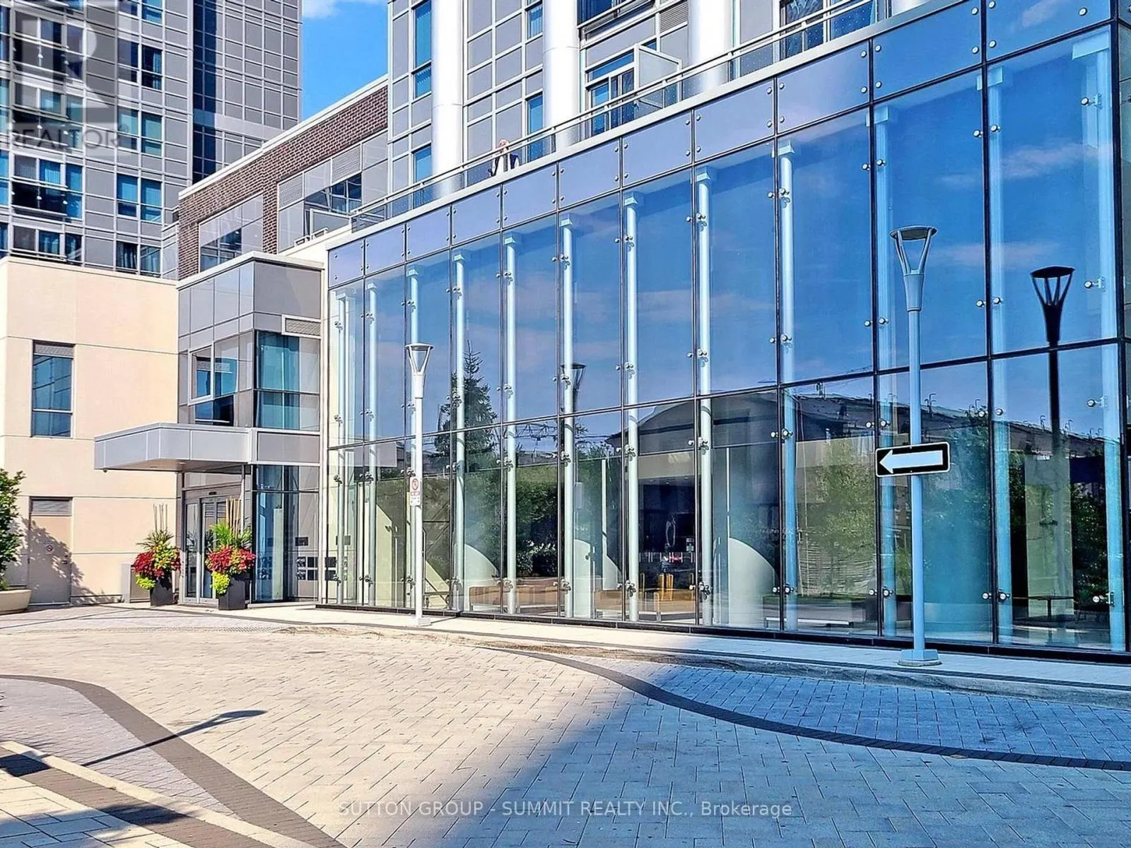 1717 - 275 VILLAGE GREEN SQUARE