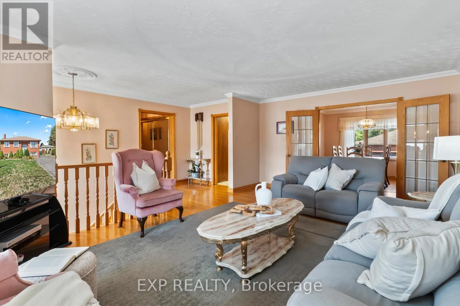592 TAUNTON ROAD W