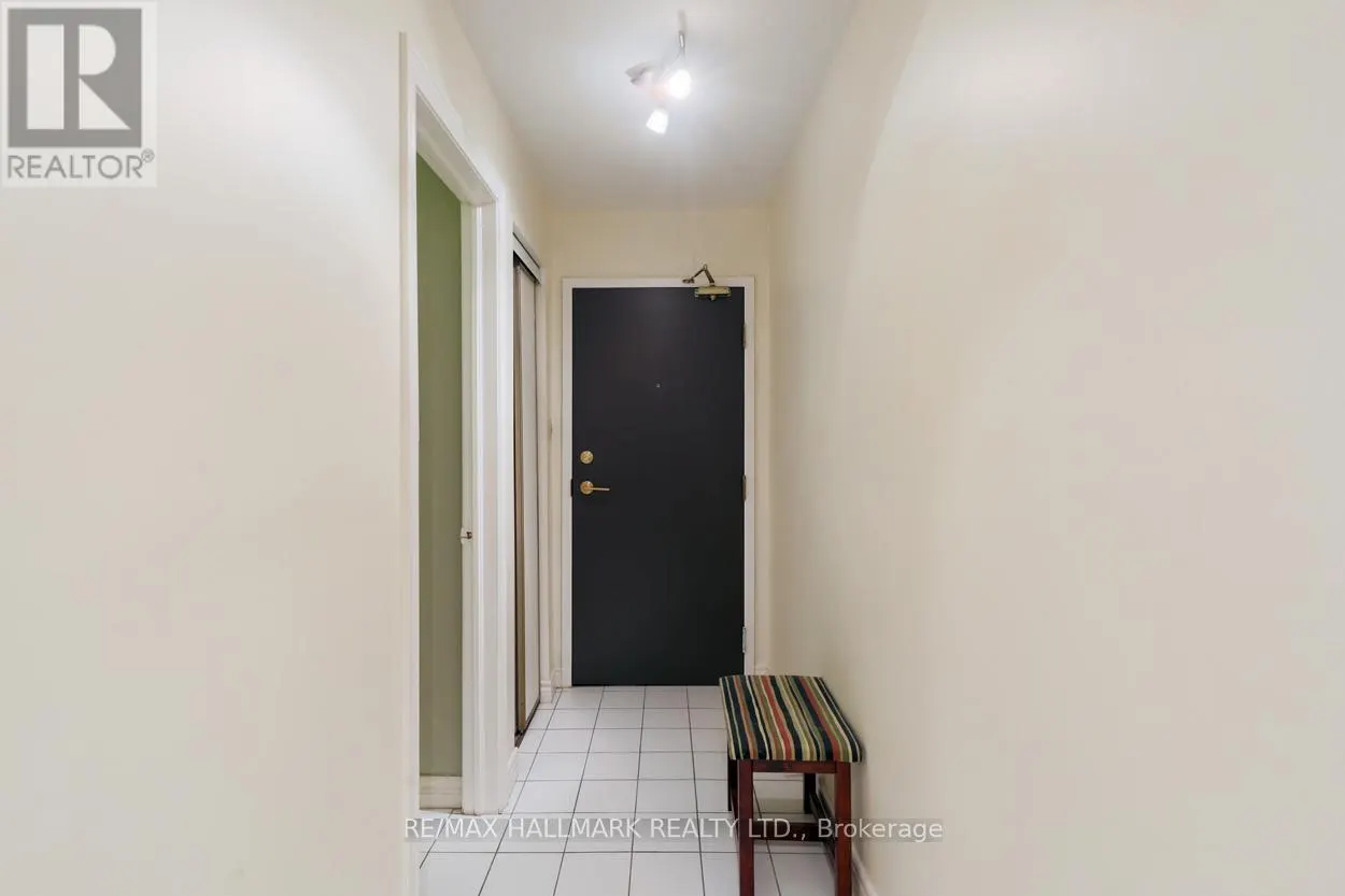 201 - 193 LAKE DRIVEWAY DRIVE W