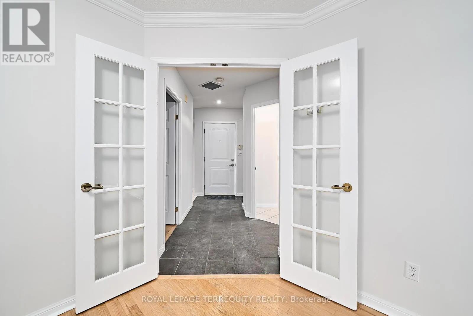 203 - 2365 QUEEN STREET E