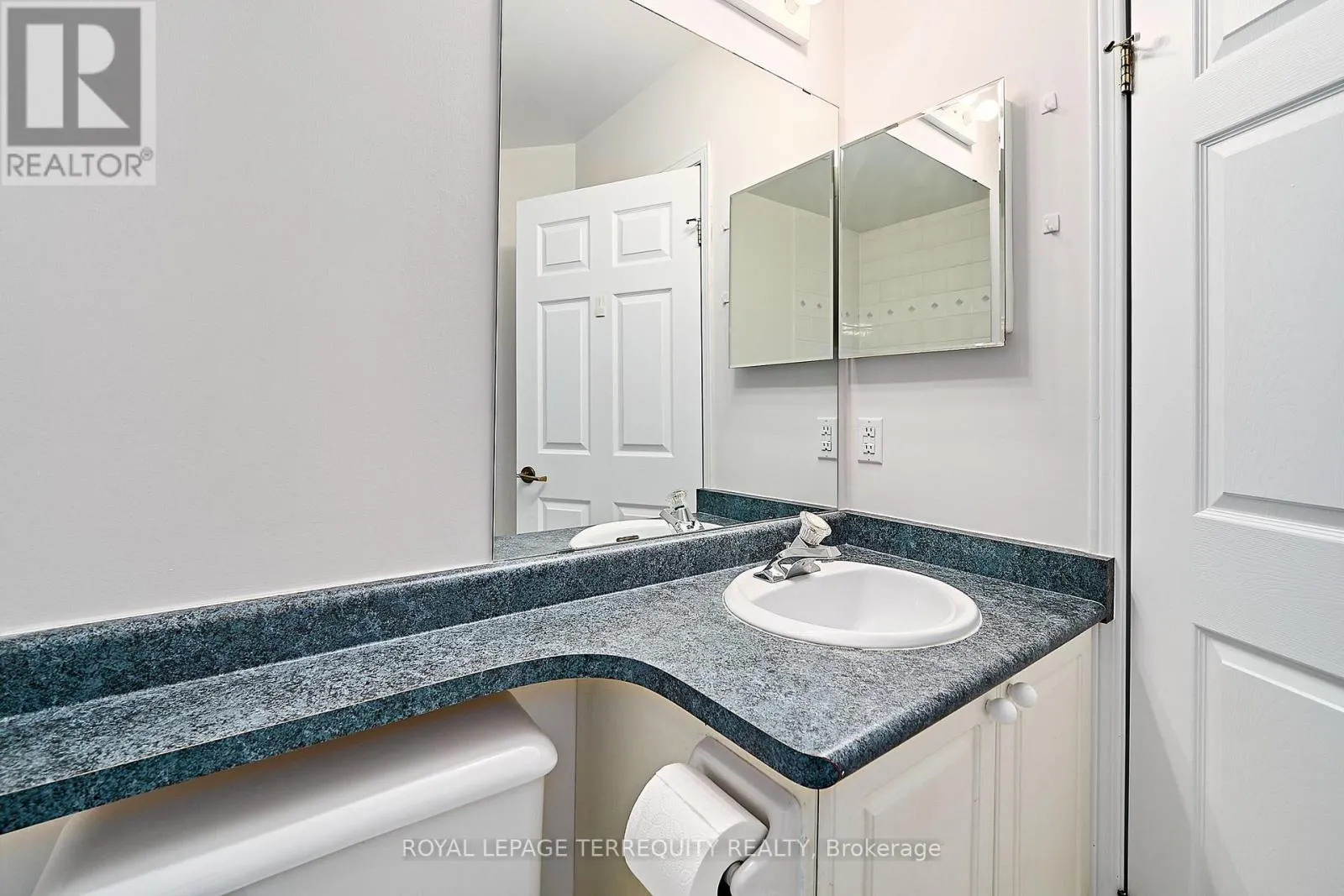 203 - 2365 QUEEN STREET E