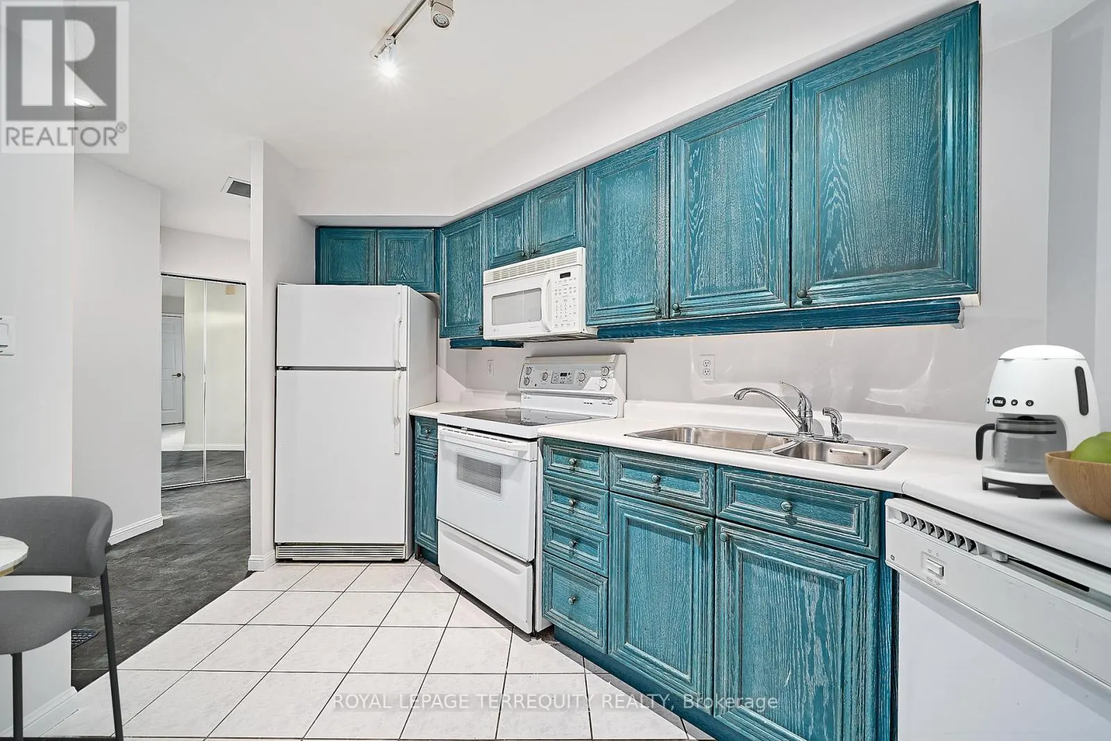 203 - 2365 QUEEN STREET E