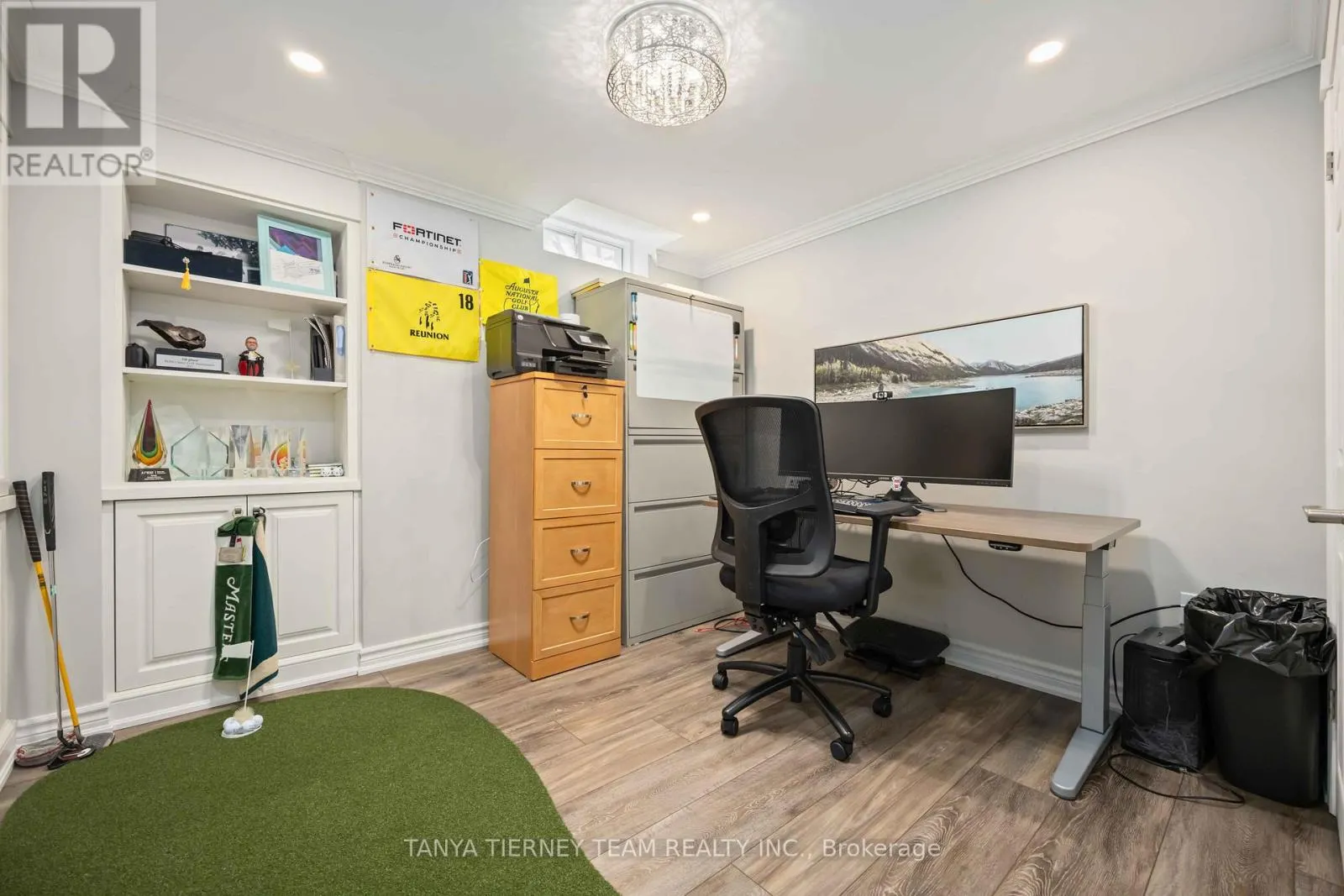 161 CARNWITH DRIVE W