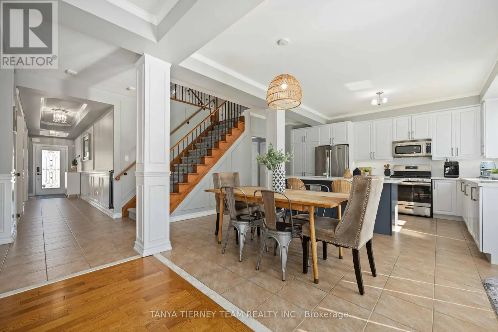 161 CARNWITH DRIVE W