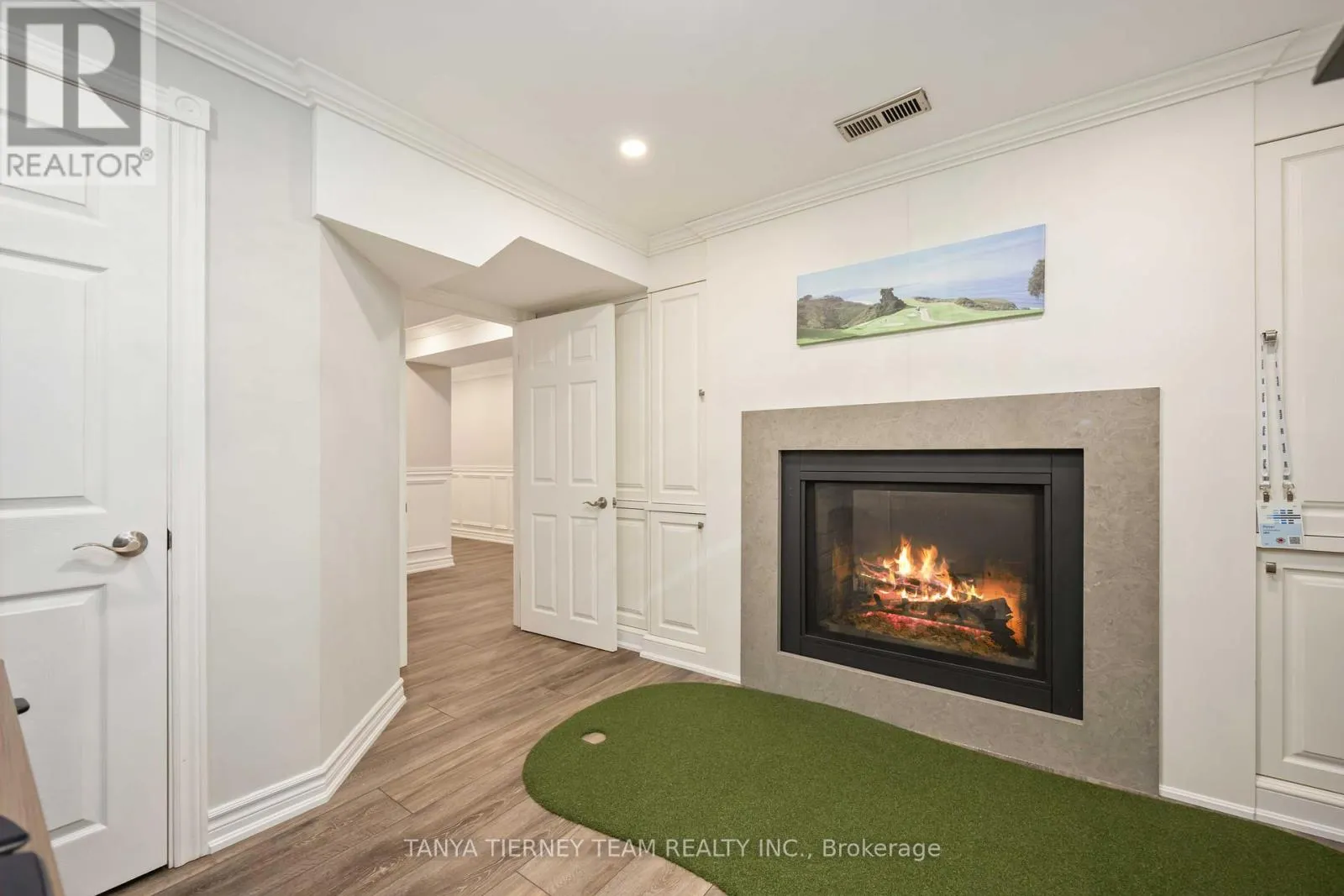 161 CARNWITH DRIVE W