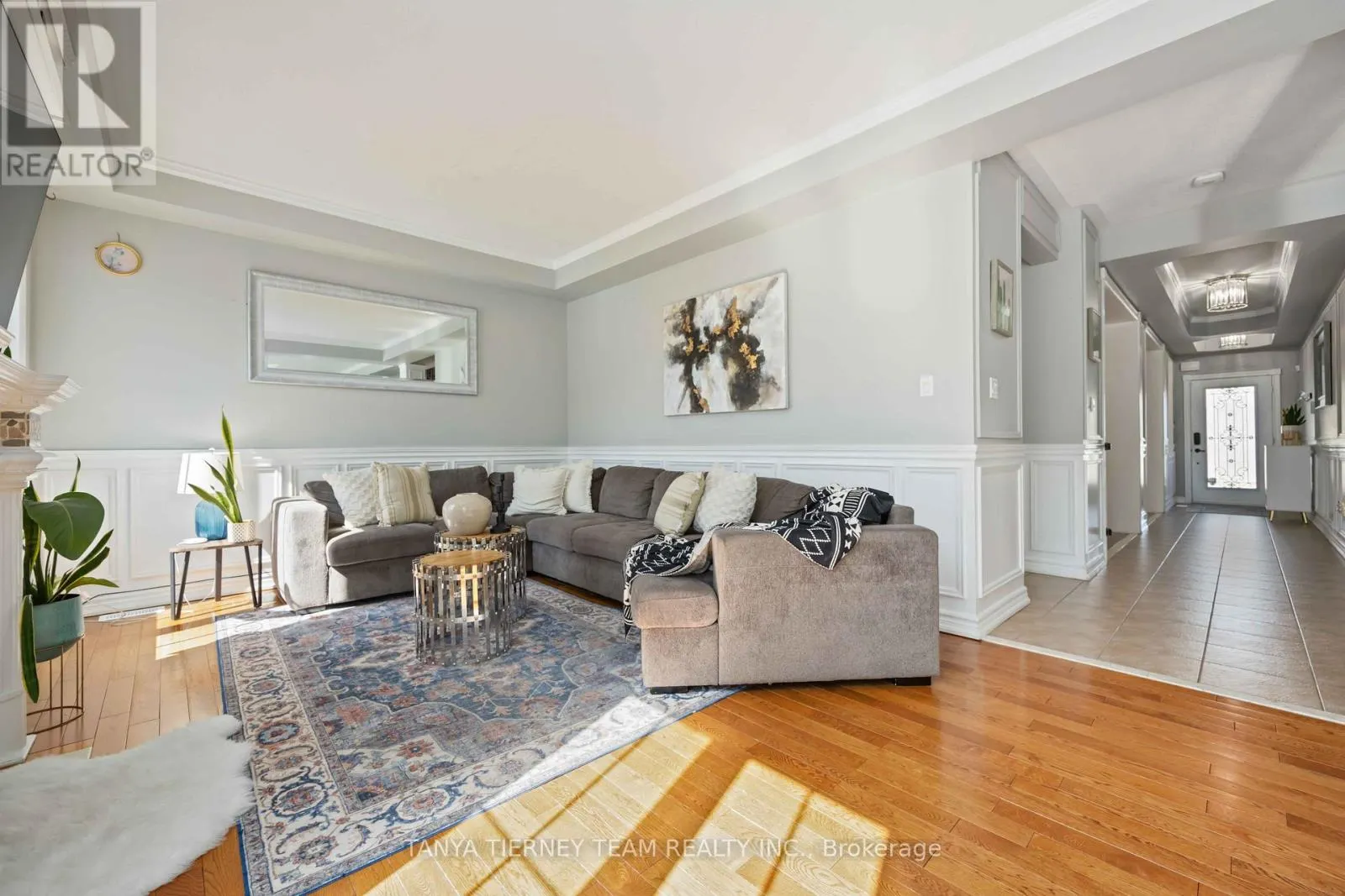 161 CARNWITH DRIVE W