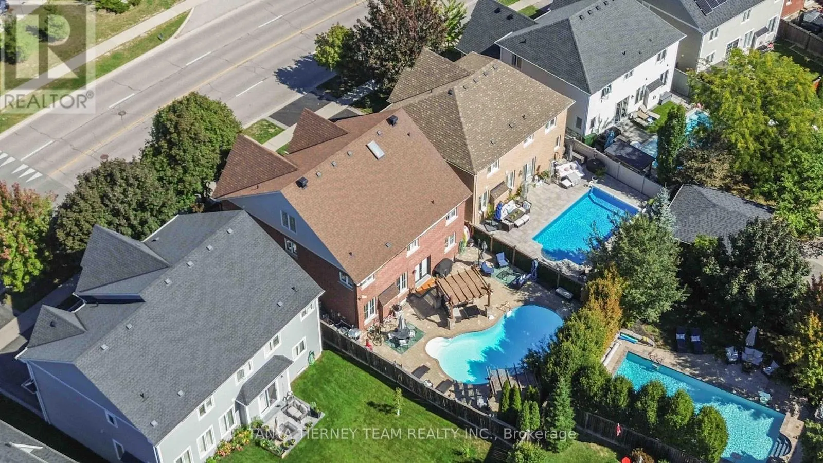 161 CARNWITH DRIVE W