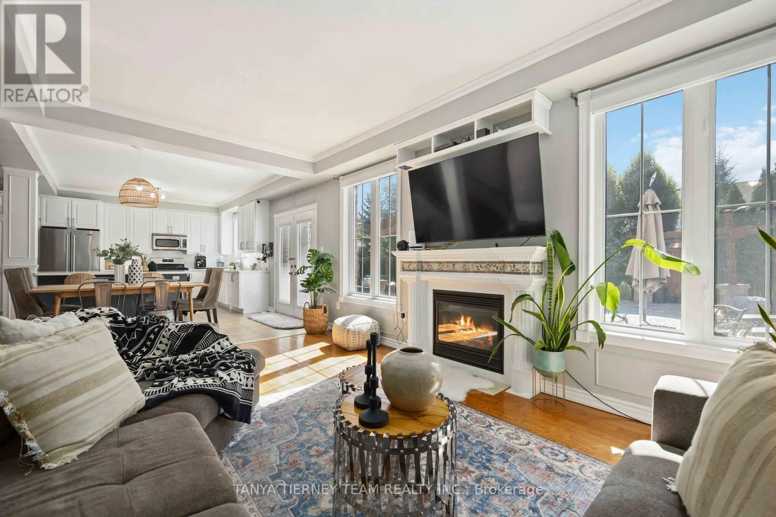 161 CARNWITH DRIVE W