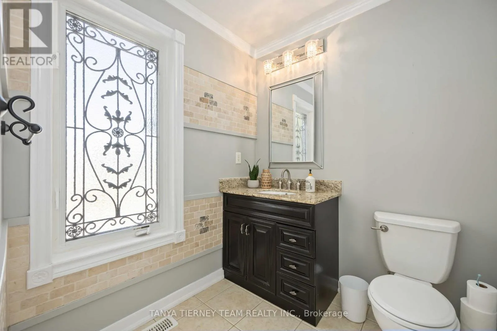 161 CARNWITH DRIVE W