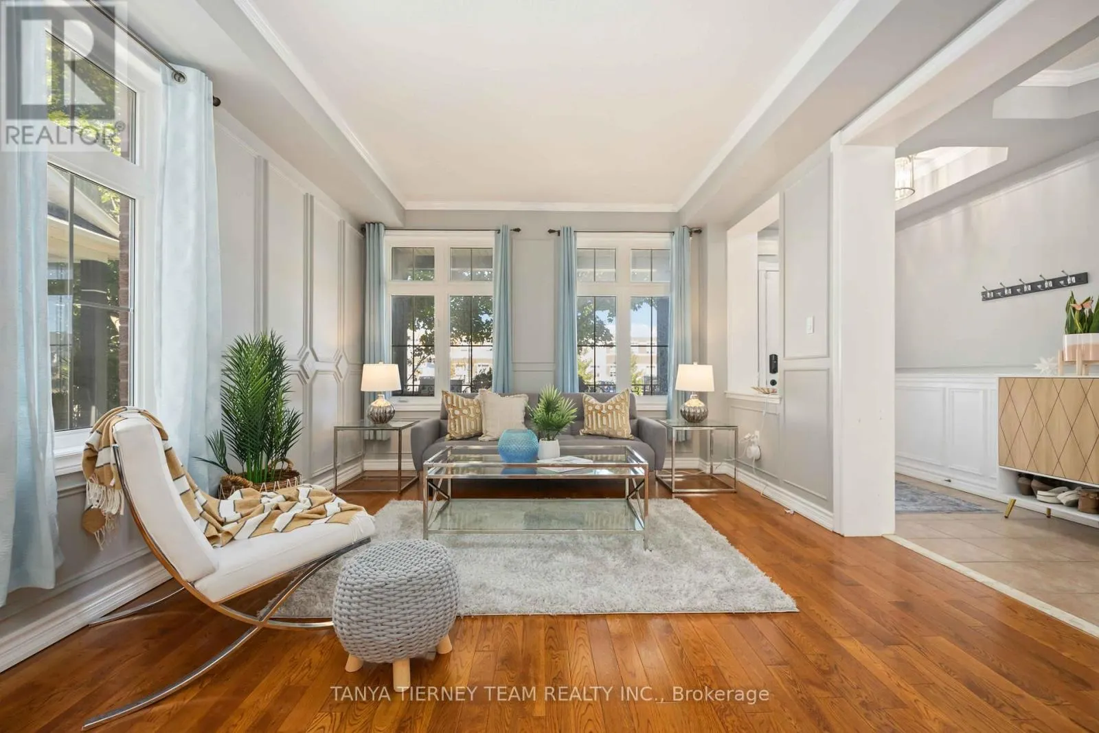 161 CARNWITH DRIVE W