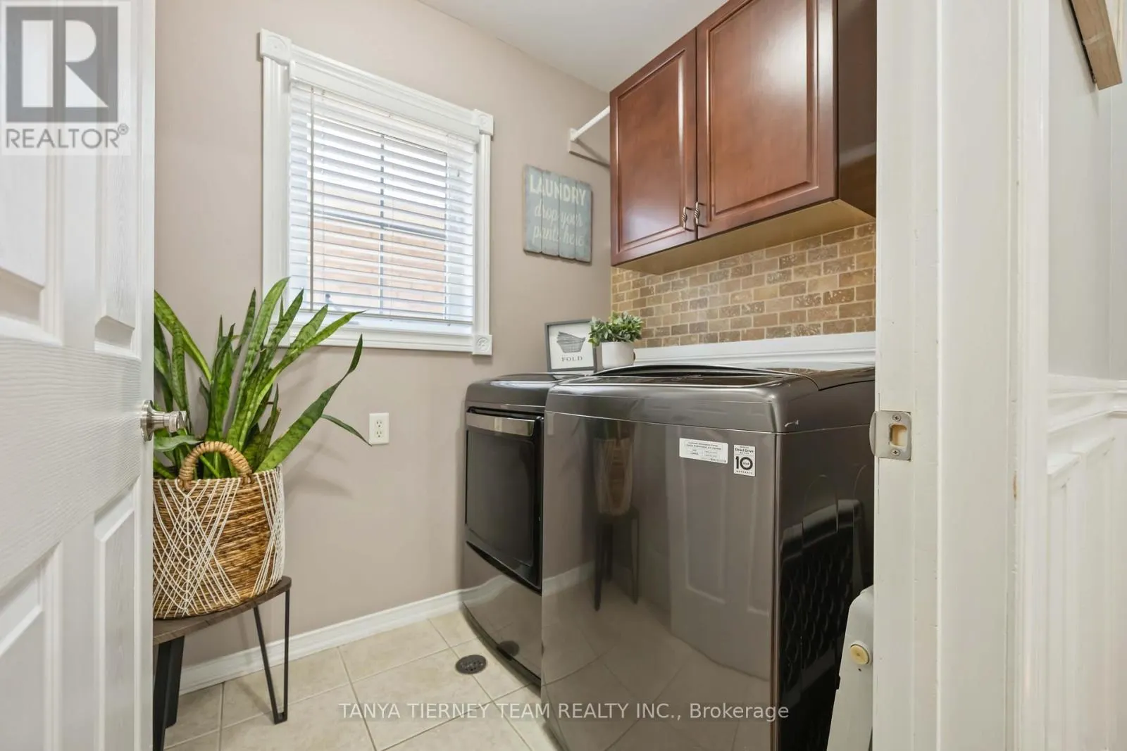 161 CARNWITH DRIVE W