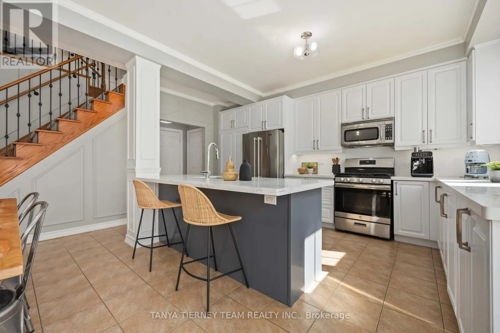 161 CARNWITH DRIVE W