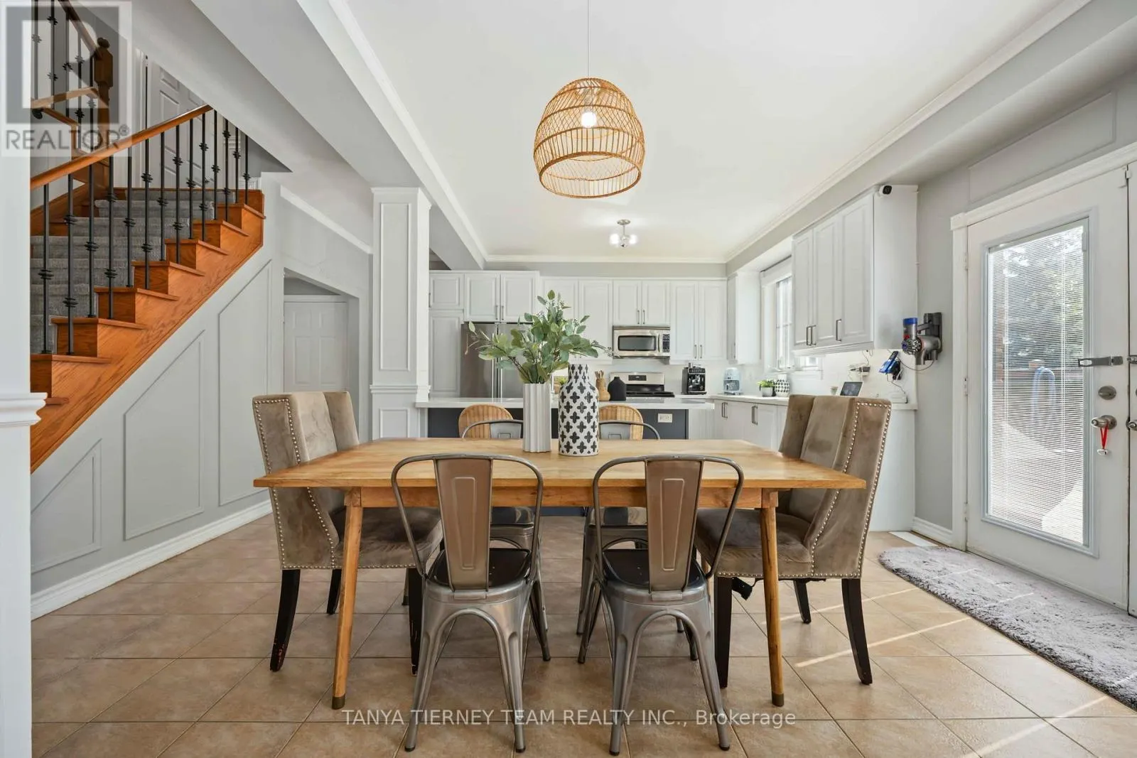 161 CARNWITH DRIVE W