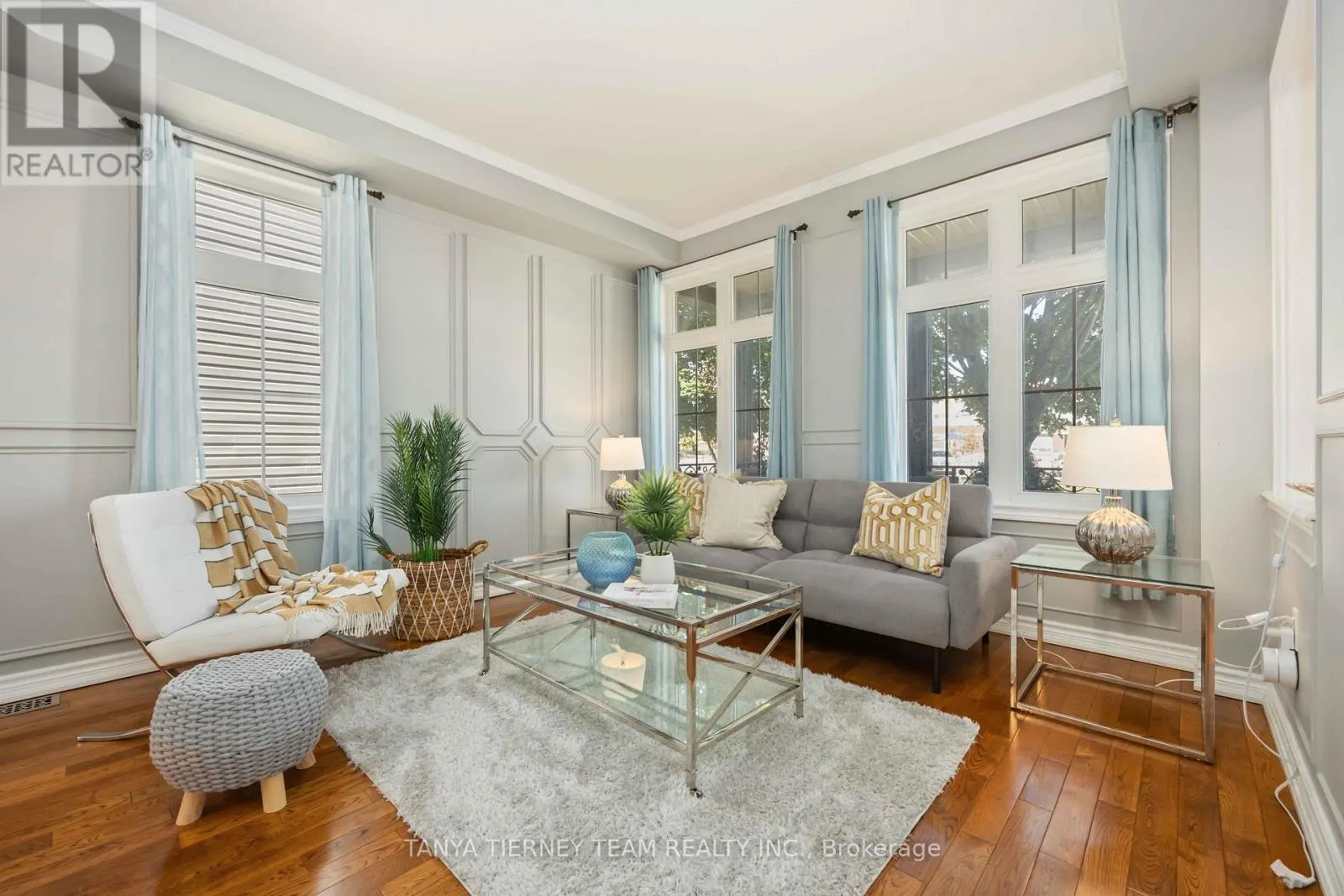 161 CARNWITH DRIVE W