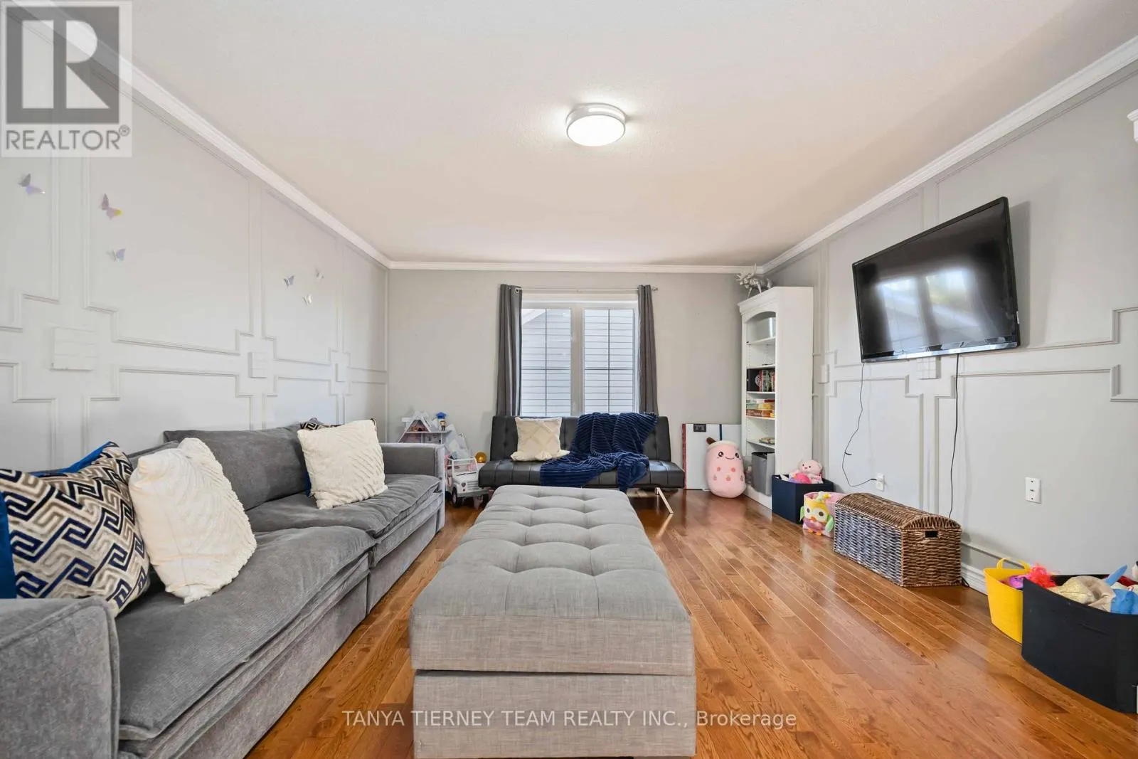 161 CARNWITH DRIVE W