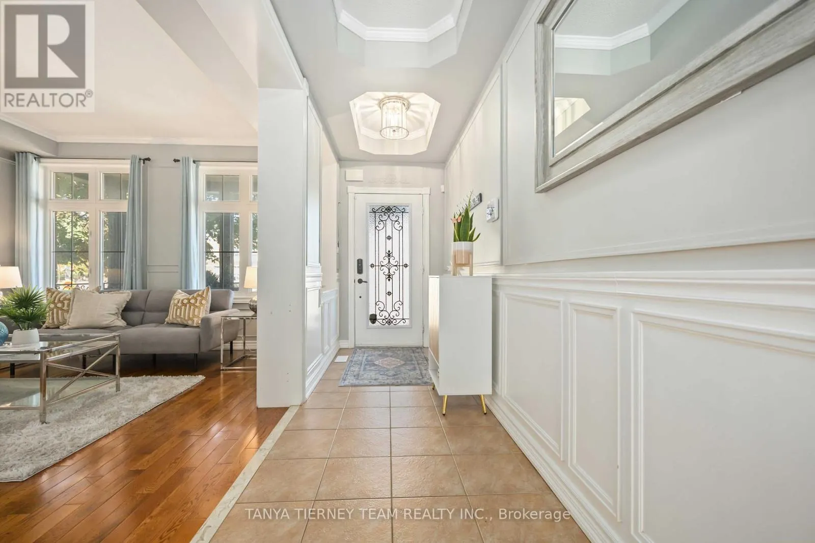 161 CARNWITH DRIVE W