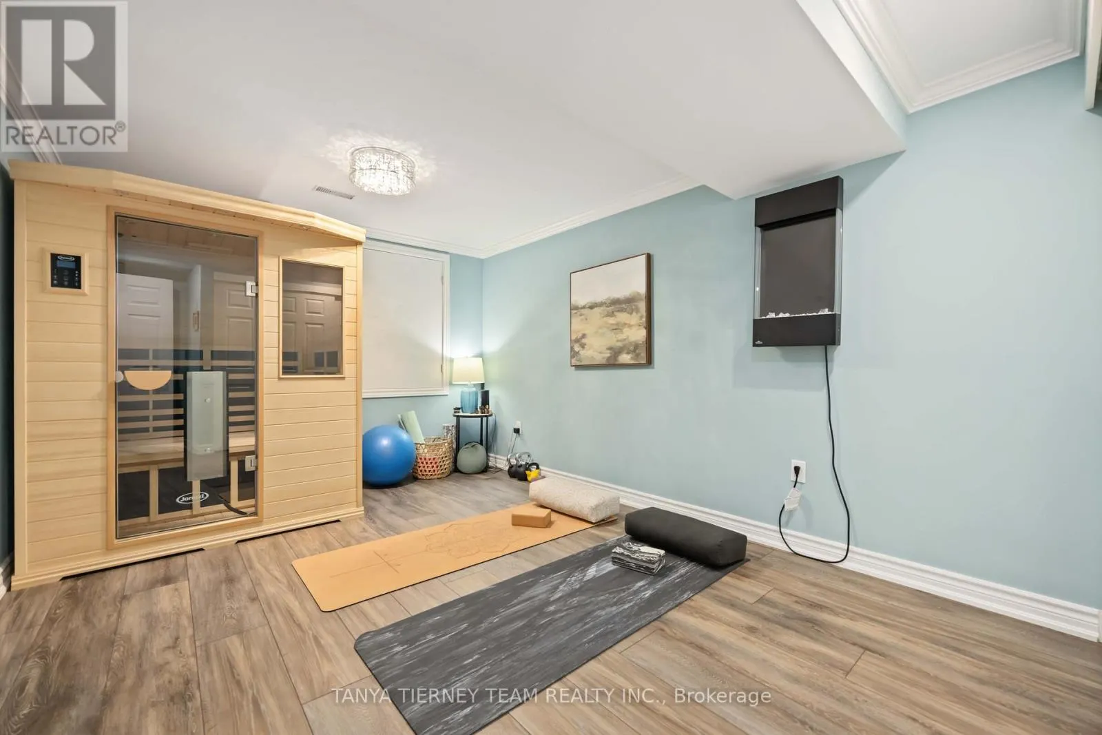 161 CARNWITH DRIVE W