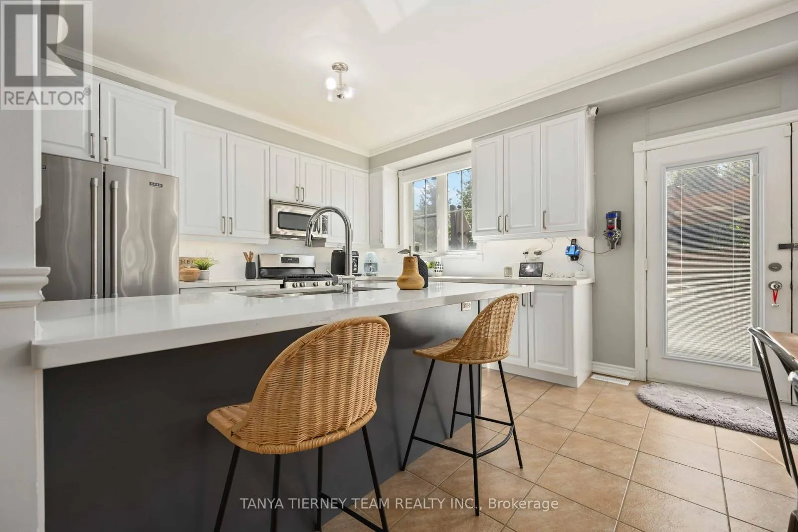 161 CARNWITH DRIVE W