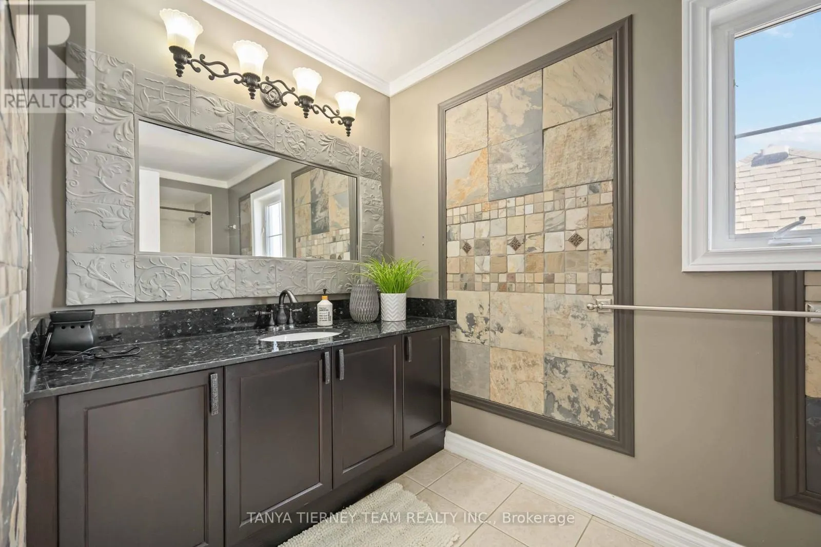 161 CARNWITH DRIVE W