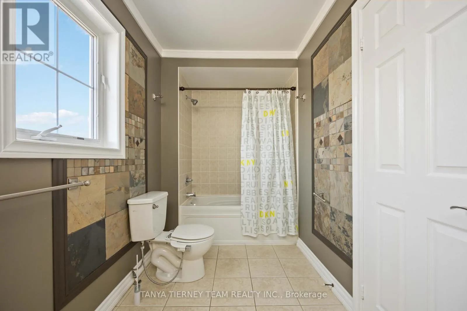 161 CARNWITH DRIVE W