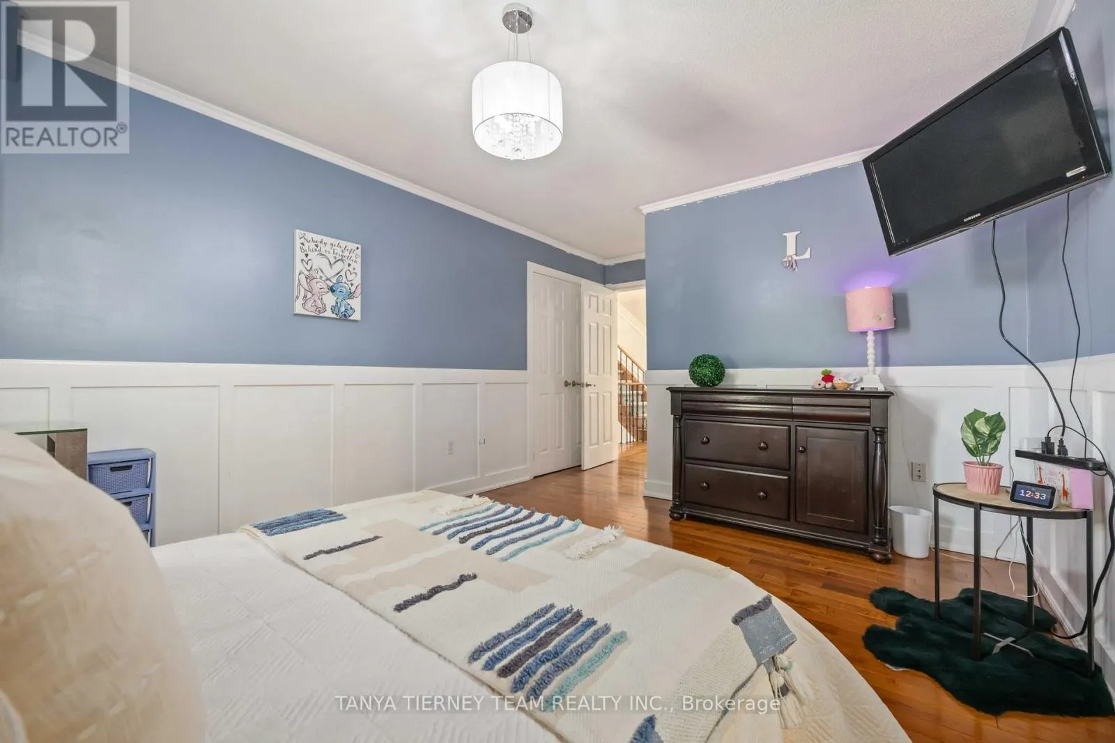 161 CARNWITH DRIVE W