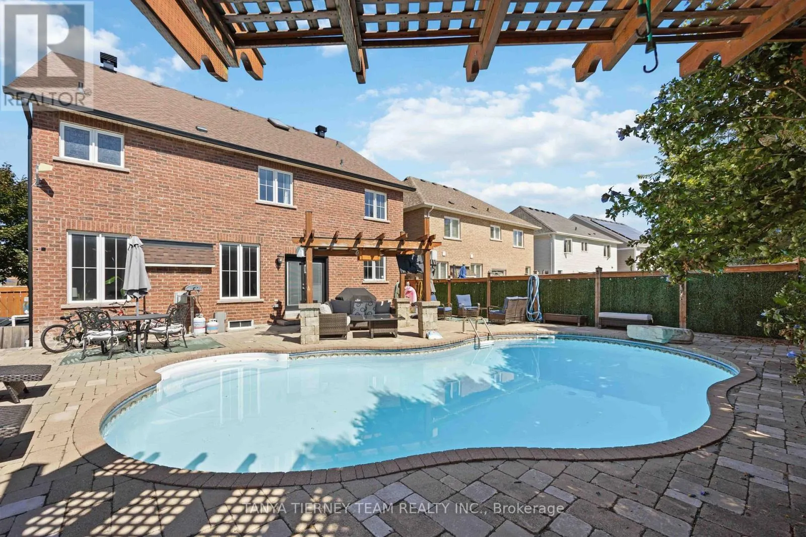 161 CARNWITH DRIVE W