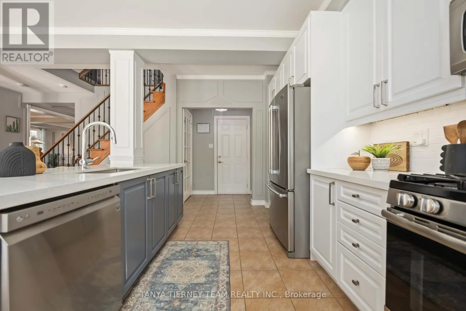 161 CARNWITH DRIVE W