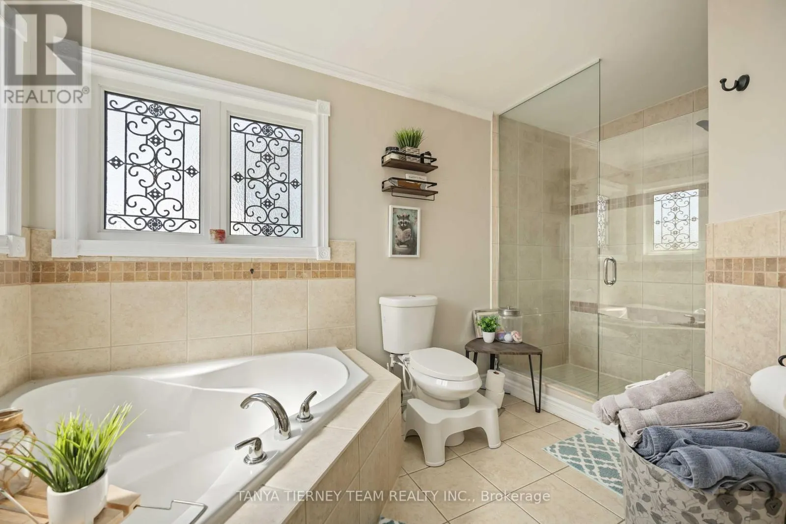 161 CARNWITH DRIVE W