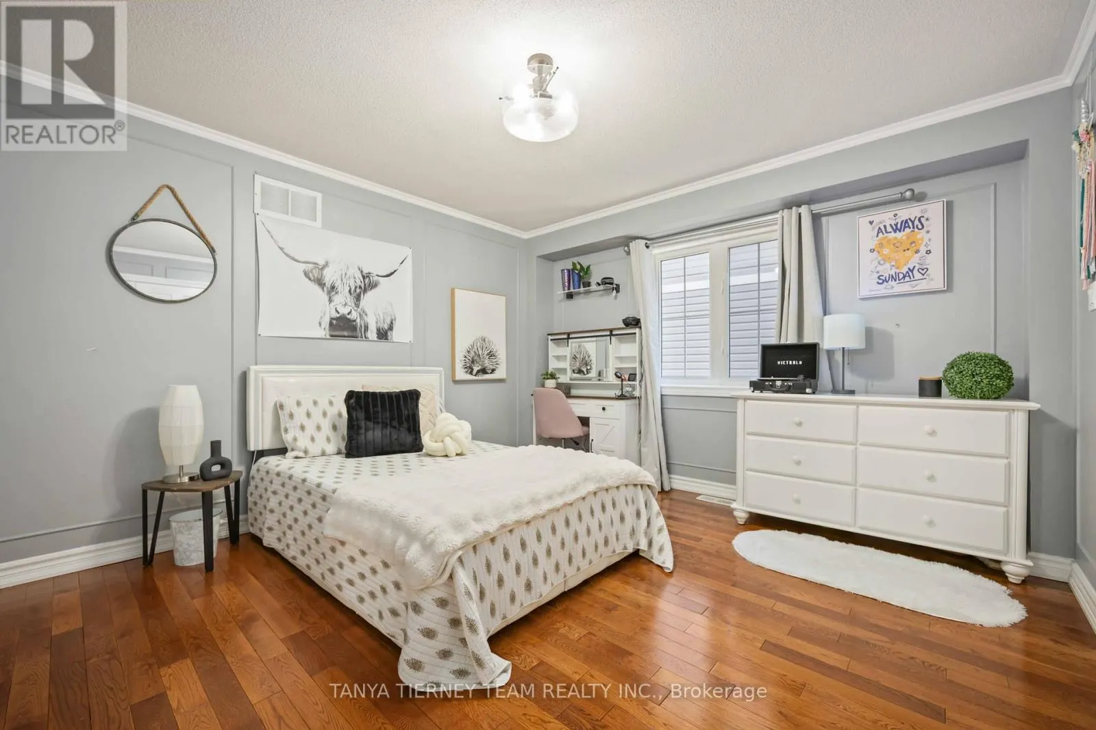 161 CARNWITH DRIVE W