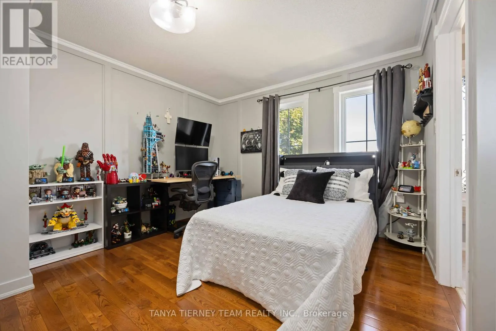 161 CARNWITH DRIVE W