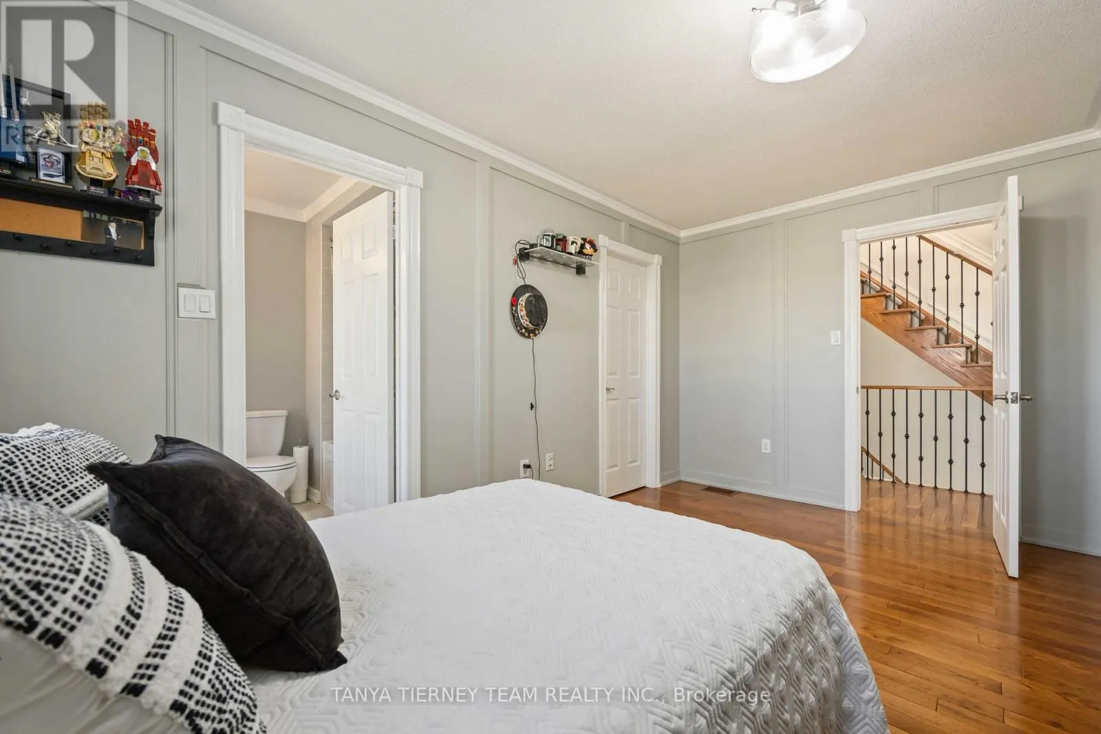 161 CARNWITH DRIVE W