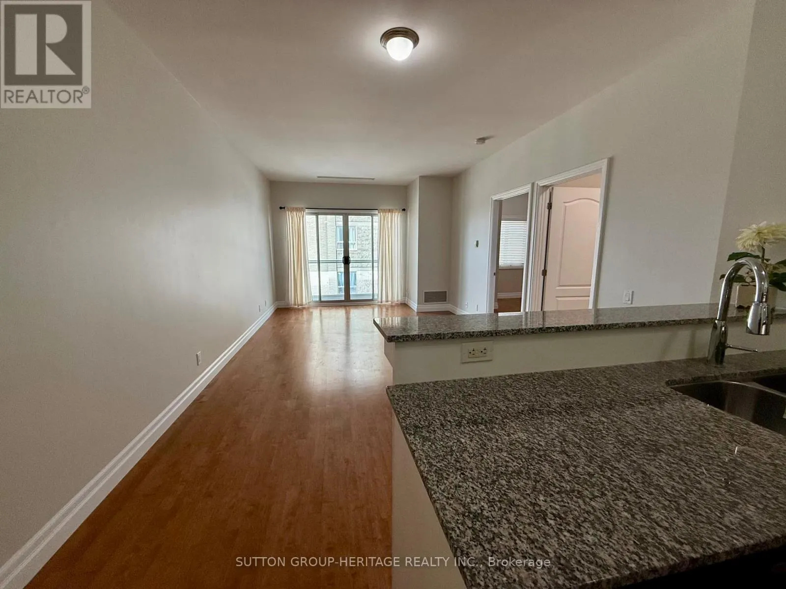 902 - 44 BOND STREET W